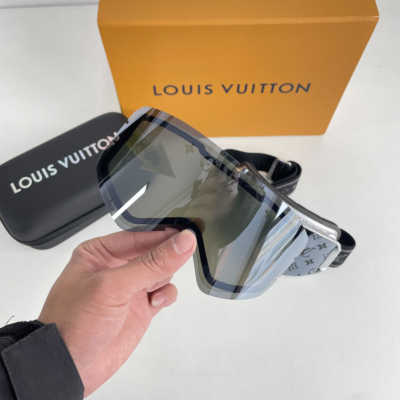 Louis Vuitton Lv Ski Mask Yellow Blue Black Pink Silvery White (17) - newkick.org